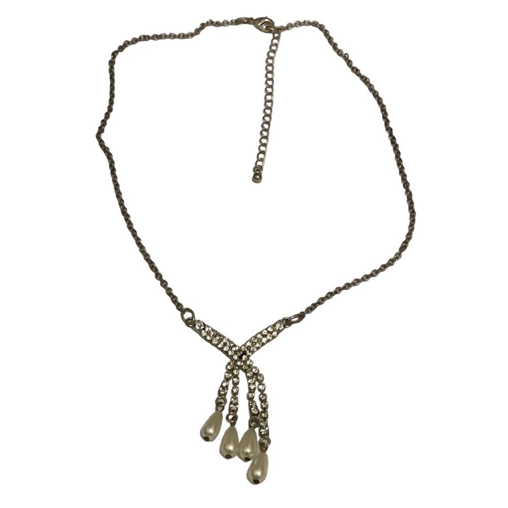 Diamond and teardrop pearl necklace
